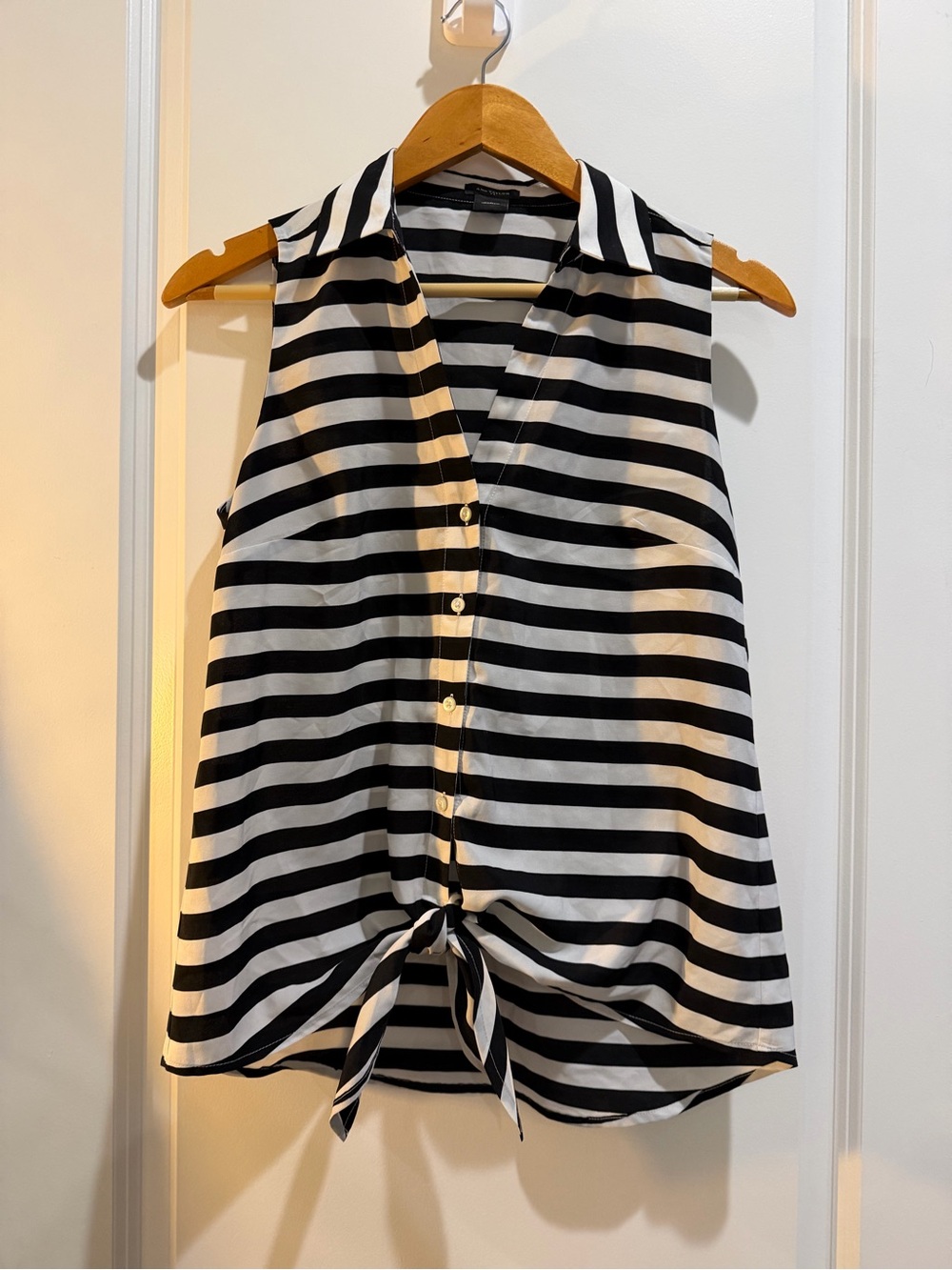 Ann Taylor Striped Tie Front Sleeveless Blouse Black White Button Front Size S‎